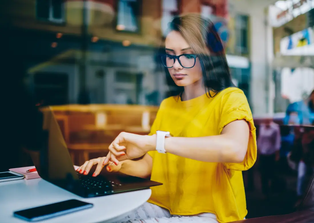 Assurez la conformité réglementaire de votre badgeuse virtuelle en retenant l’encadrement légal du contrôle du temps de travail de vos salariés.