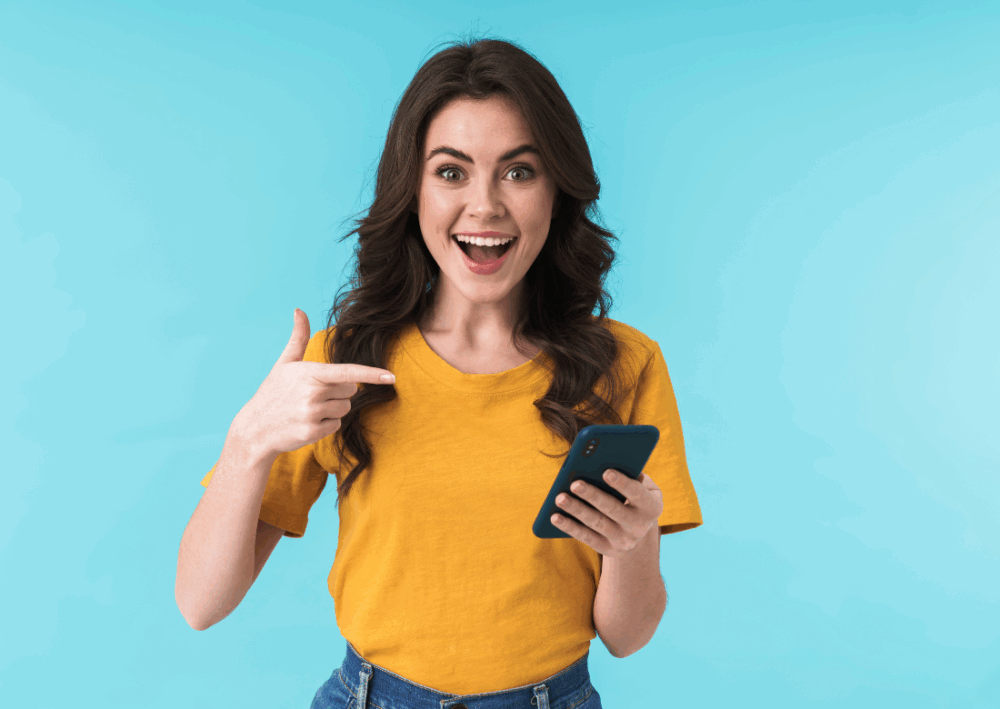 Consultation d’un bulletin de paie dématérialisé sur smartphone – illustration de la digitalisation des ressources humaines.
