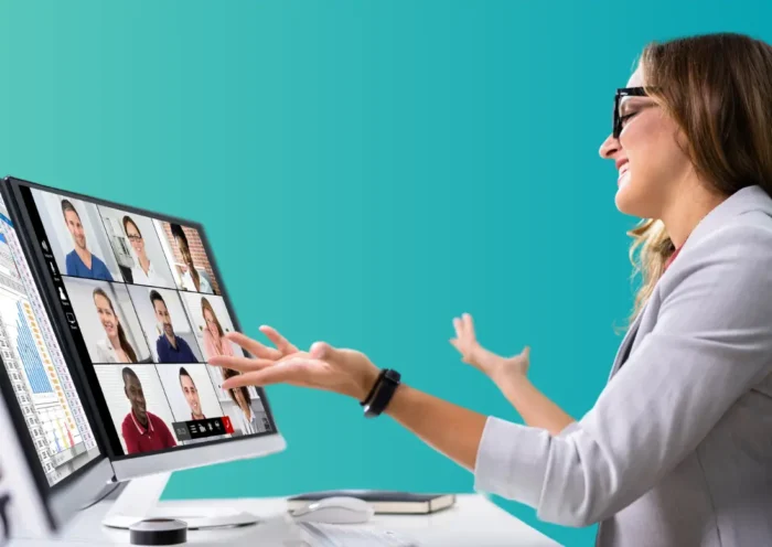 Le télétravail s’est imposé comme une pratique commune et durable. S’il revêt de nombreux avantages à la fois pour les équipes et l’entreprise, il comporte toutefois des risques si sa mise en place n’est pas suivie de près et adaptée précisément au contexte, notamment celui de perdre l’engagement de ses collaborateurs.